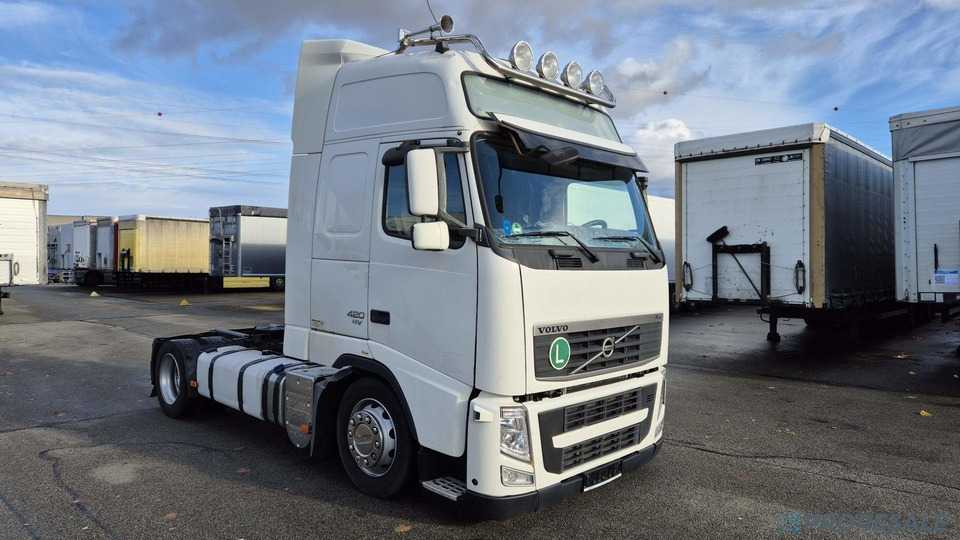 VOLVO FH 13.420 42T LOW DECK EURO 5/EEV - Tractor unit: picture 1 VOLVO FH 13.420 42T LOW DECK EURO 5/EEV - Tractor unit: picture 1