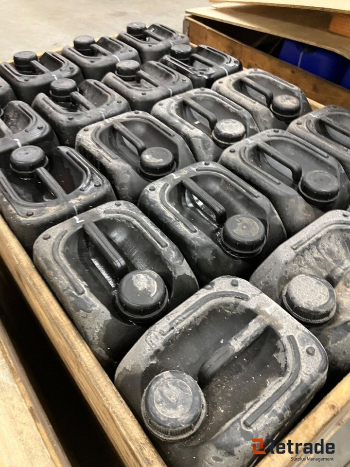 Diverse oljer - Motor oil and car care products: picture 1 Diverse oljer - Motor oil and car care products: picture 1