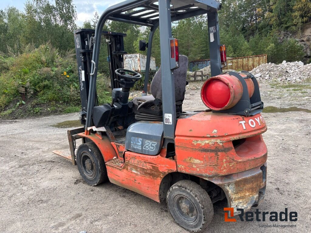 Forklift Toyota FGF 25 - Industrial equipment: picture 5 Forklift Toyota FGF 25 - Industrial equipment: picture 5