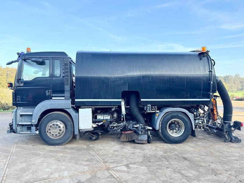 MAN MAN TGS18.320 - Dutch Sweeper Truck / Kehrwagen - Road sweeper: picture 2 MAN MAN TGS18.320 - Dutch Sweeper Truck / Kehrwagen - Road sweeper: picture 2