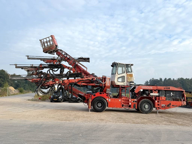 Sandvik DT1130-SC - 3x TB150 Drill Boom + Basket Boom - Drilling rig: picture 3 Sandvik DT1130-SC - 3x TB150 Drill Boom + Basket Boom - Drilling rig: picture 3