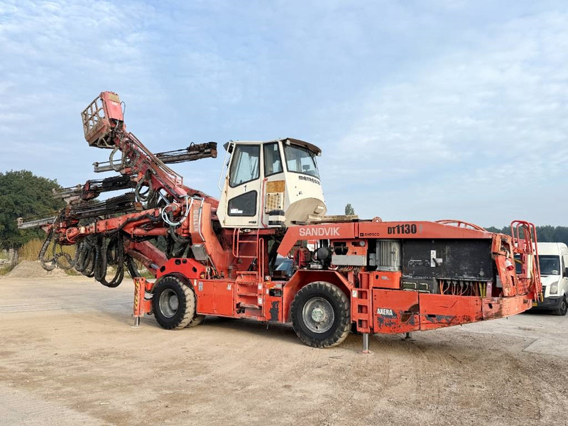 Sandvik DT1130-SC - 3x TB150 Drill Boom + Basket Boom - Drilling rig: picture 4 Sandvik DT1130-SC - 3x TB150 Drill Boom + Basket Boom - Drilling rig: picture 4
