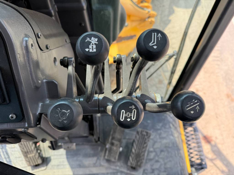 Grader Volvo G970 - 3 Tine Ripper / EPA Certified: picture 20