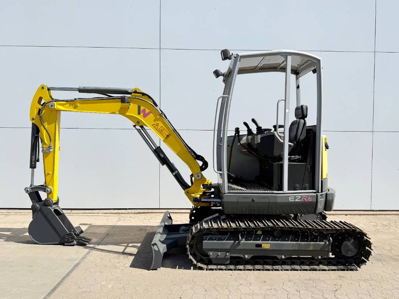 WACKER NEUSON EZ26 Zero Tail - Hammer Lines / Trench Bucket - Mini excavator: picture 1 WACKER NEUSON EZ26 Zero Tail - Hammer Lines / Trench Bucket - Mini excavator: picture 1