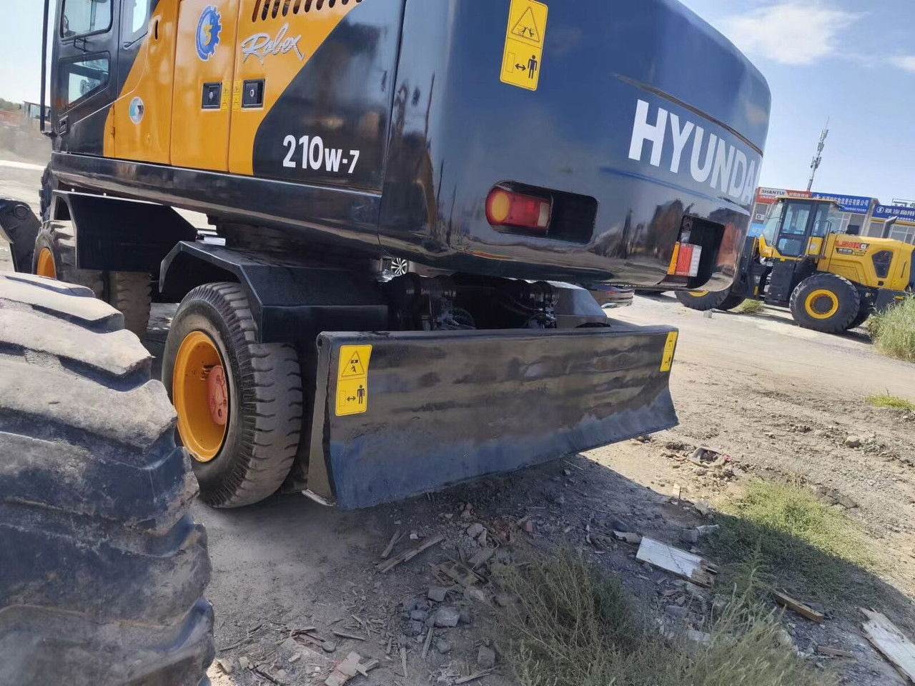 Hyundai R210-7 - Wheel excavator: picture 3 Hyundai R210-7 - Wheel excavator: picture 3