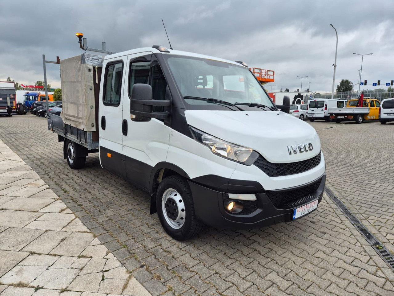 IVECO Daily 35 35S15 / Doka / 1 Owner / LOW KM / 7 Seats - Flatbed van: picture 4 IVECO Daily 35 35S15 / Doka / 1 Owner / LOW KM / 7 Seats - Flatbed van: picture 4