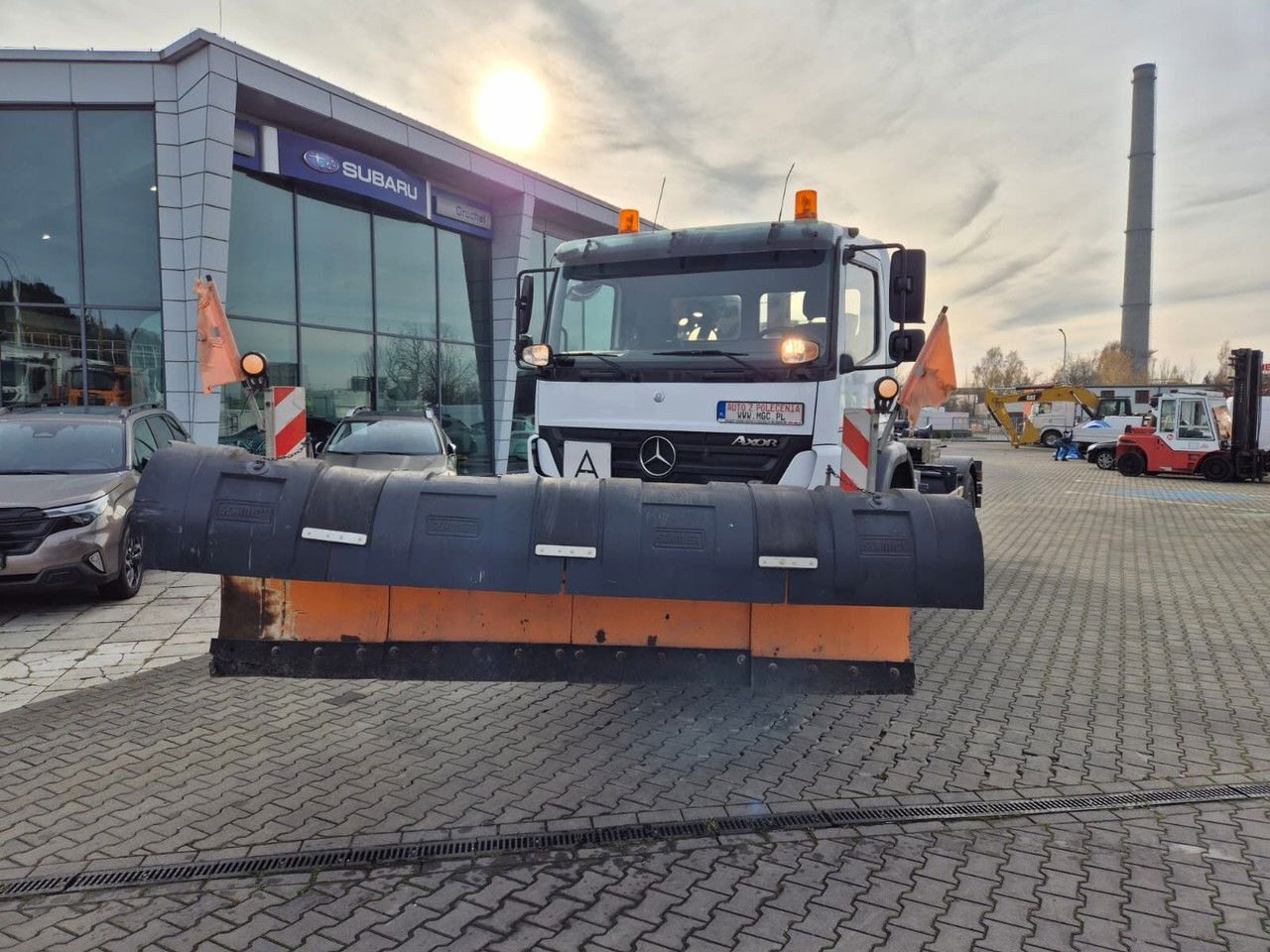 Mercedes-Benz Axor 1833 4X4 / Serviced / Schmidt Plow - Hook lift truck: picture 2 Mercedes-Benz Axor 1833 4X4 / Serviced / Schmidt Plow - Hook lift truck: picture 2