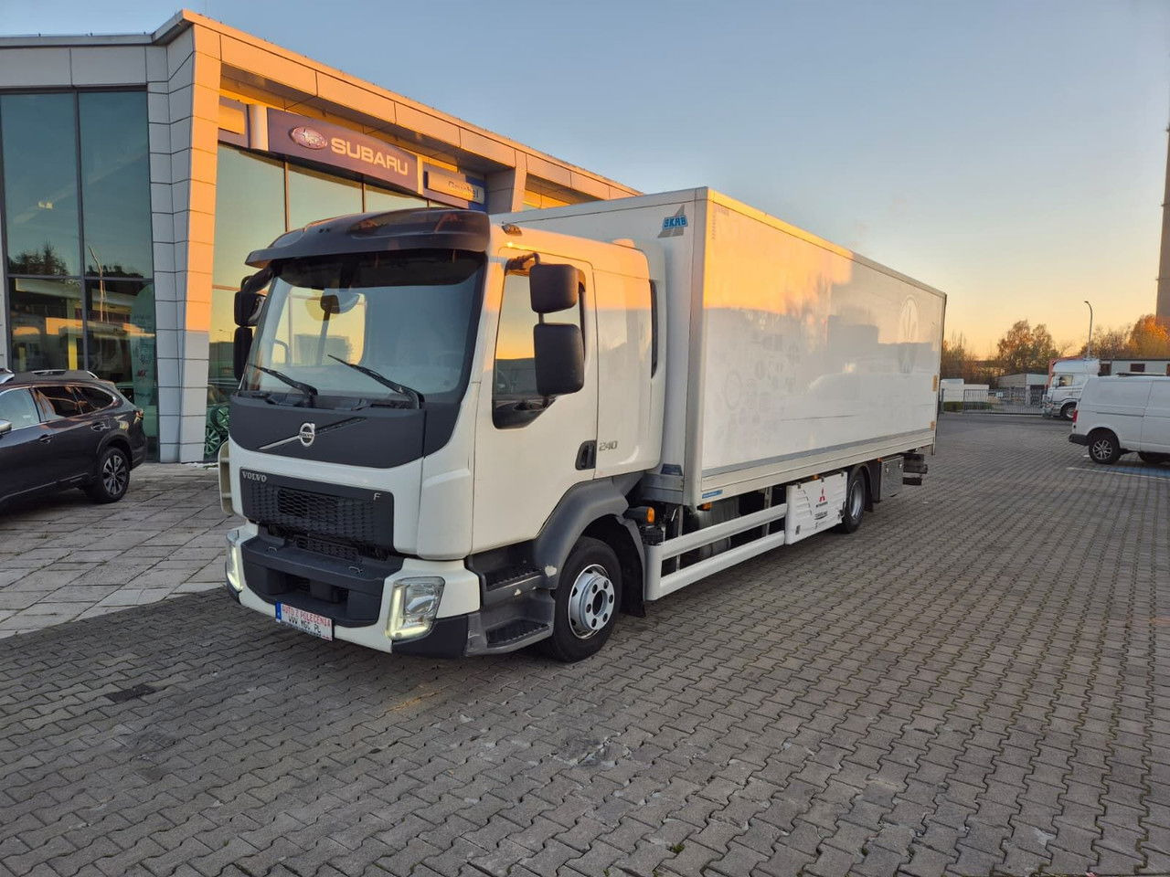 Volvo FL 240 - Refrigerator truck: picture 1 Volvo FL 240 - Refrigerator truck: picture 1