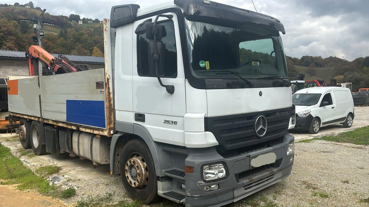 Mercedes-Benz Actros 2536 L 6x2 stake body - lifting axle - Dropside/ Flatbed truck: picture 3 Mercedes-Benz Actros 2536 L 6x2 stake body - lifting axle - Dropside/ Flatbed truck: picture 3