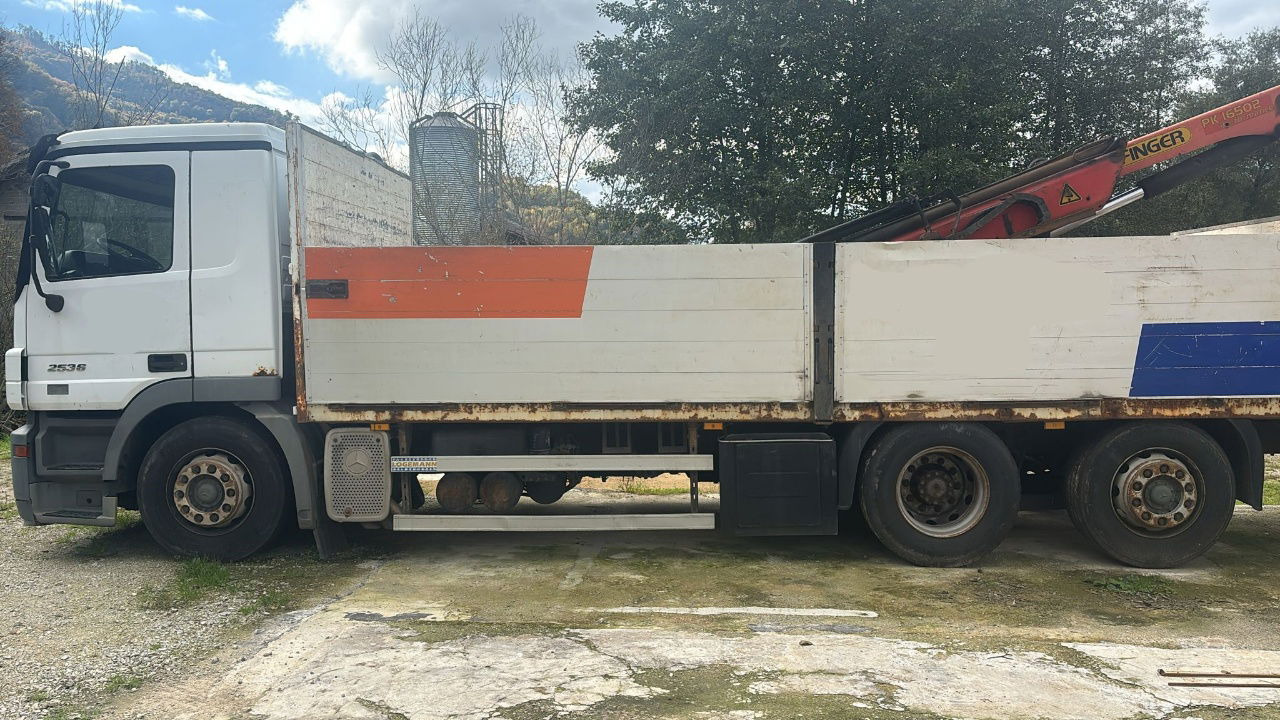 Mercedes-Benz Actros 2536 L 6x2 stake body - lifting axle - Dropside/ Flatbed truck: picture 4 Mercedes-Benz Actros 2536 L 6x2 stake body - lifting axle - Dropside/ Flatbed truck: picture 4