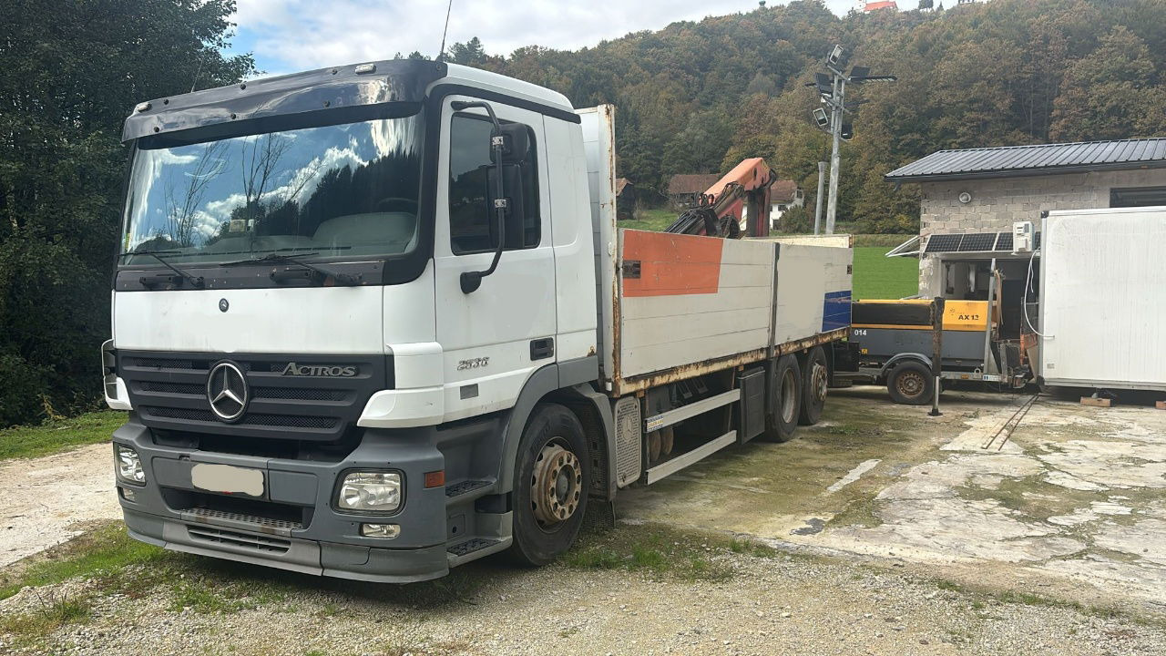Mercedes-Benz Actros 2536 L 6x2 stake body - lifting axle - Dropside/ Flatbed truck: picture 2 Mercedes-Benz Actros 2536 L 6x2 stake body - lifting axle - Dropside/ Flatbed truck: picture 2