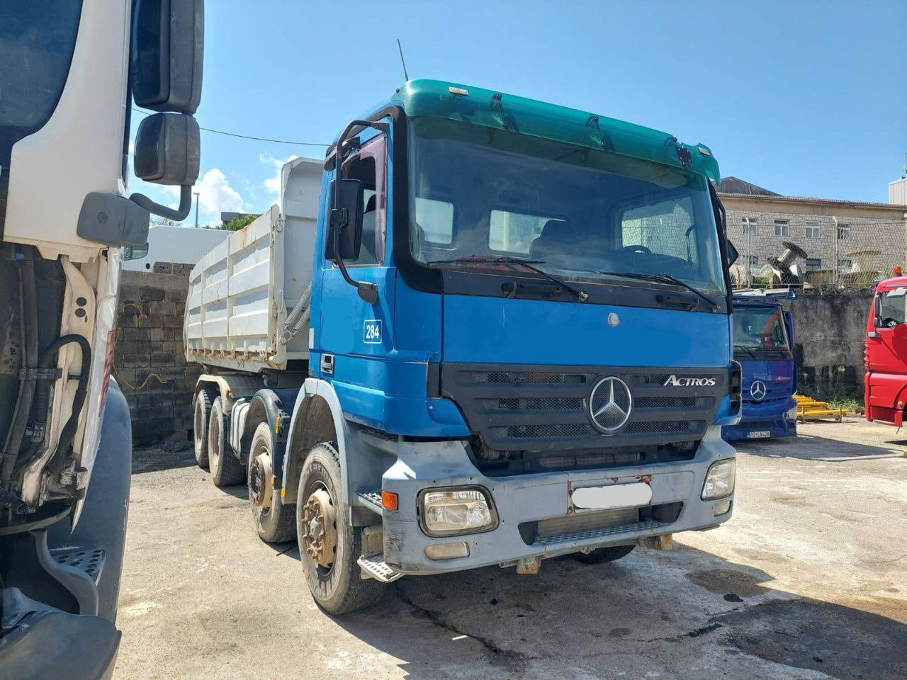 Mercedes-Benz Actros 3241 8x4 3 sided tipper - full spring - Tipper: picture 5 Mercedes-Benz Actros 3241 8x4 3 sided tipper - full spring - Tipper: picture 5
