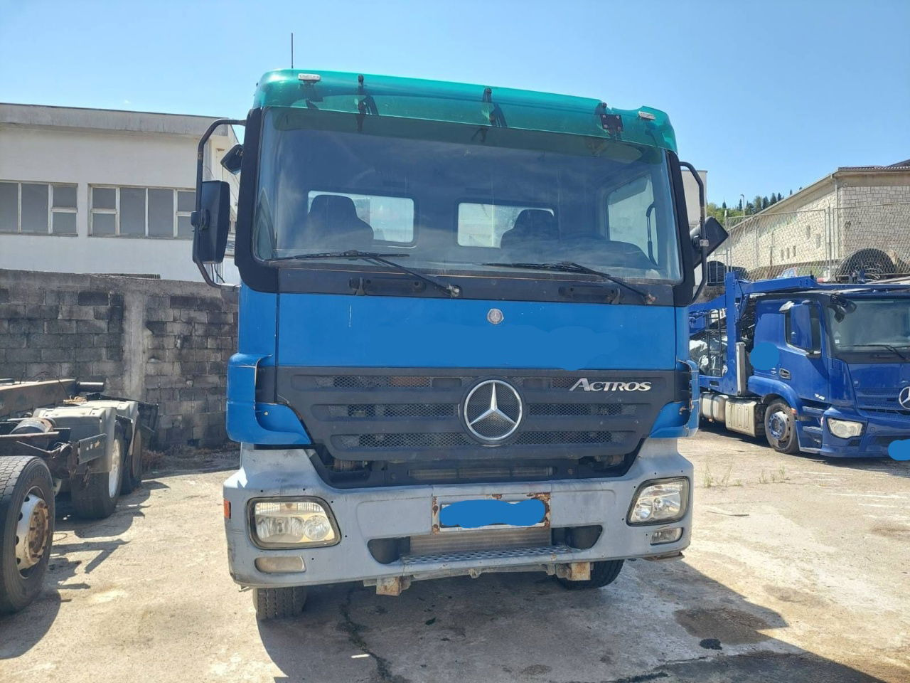 Mercedes-Benz Actros 3241 8x4 3 sided tipper - full spring - Tipper: picture 3 Mercedes-Benz Actros 3241 8x4 3 sided tipper - full spring - Tipper: picture 3
