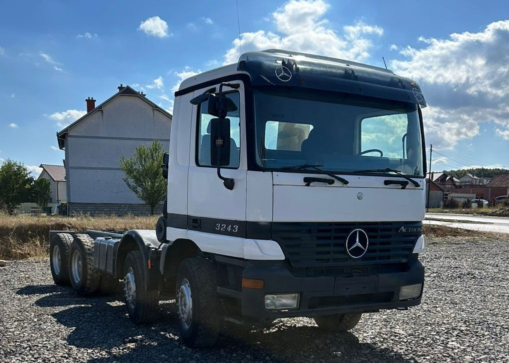Mercedes-Benz Actros 3243 8x4 chassis - Cab chassis truck: picture 3 Mercedes-Benz Actros 3243 8x4 chassis - Cab chassis truck: picture 3