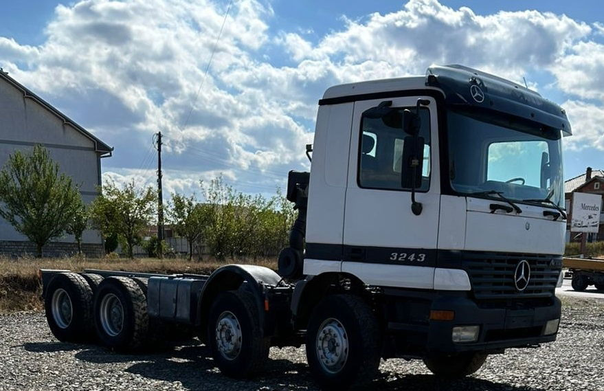 Mercedes-Benz Actros 3243 8x4 chassis - Cab chassis truck: picture 2 Mercedes-Benz Actros 3243 8x4 chassis - Cab chassis truck: picture 2