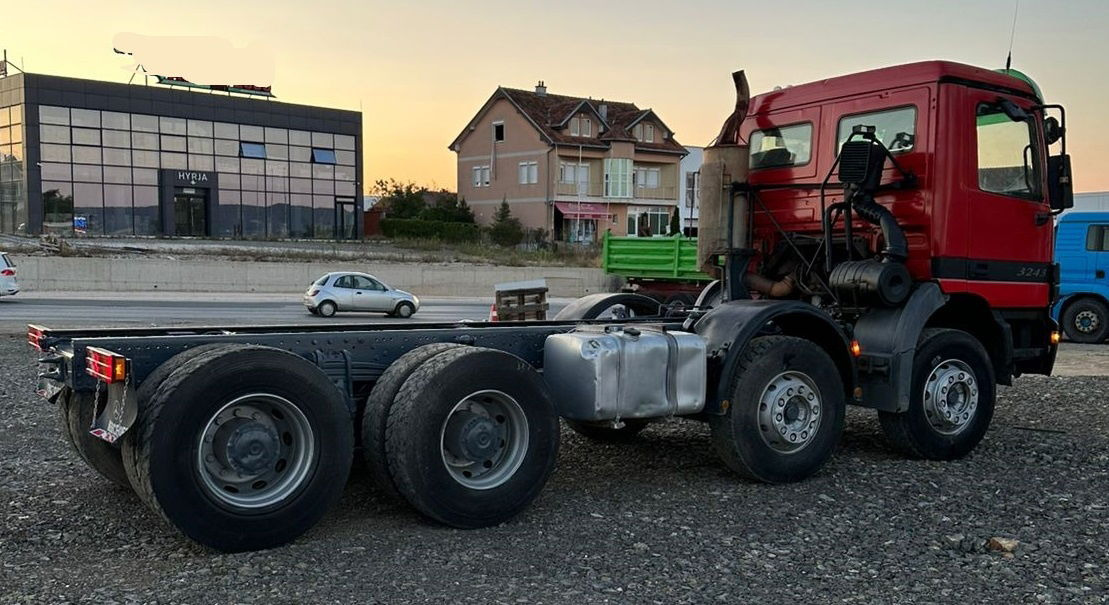 Mercedes-Benz Actros 3243 8x4 chassis - retarder - Cab chassis truck: picture 4 Mercedes-Benz Actros 3243 8x4 chassis - retarder - Cab chassis truck: picture 4