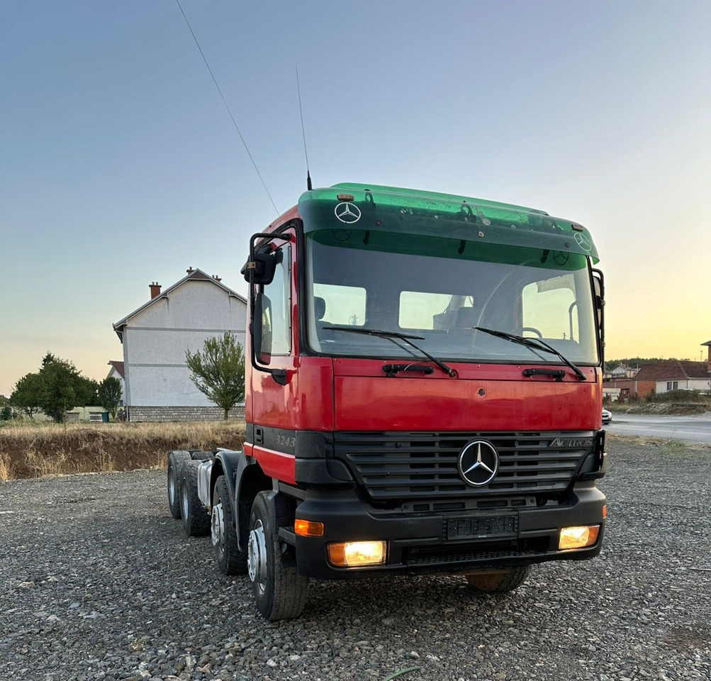 Mercedes-Benz Actros 3243 8x4 chassis - retarder - Cab chassis truck: picture 3 Mercedes-Benz Actros 3243 8x4 chassis - retarder - Cab chassis truck: picture 3