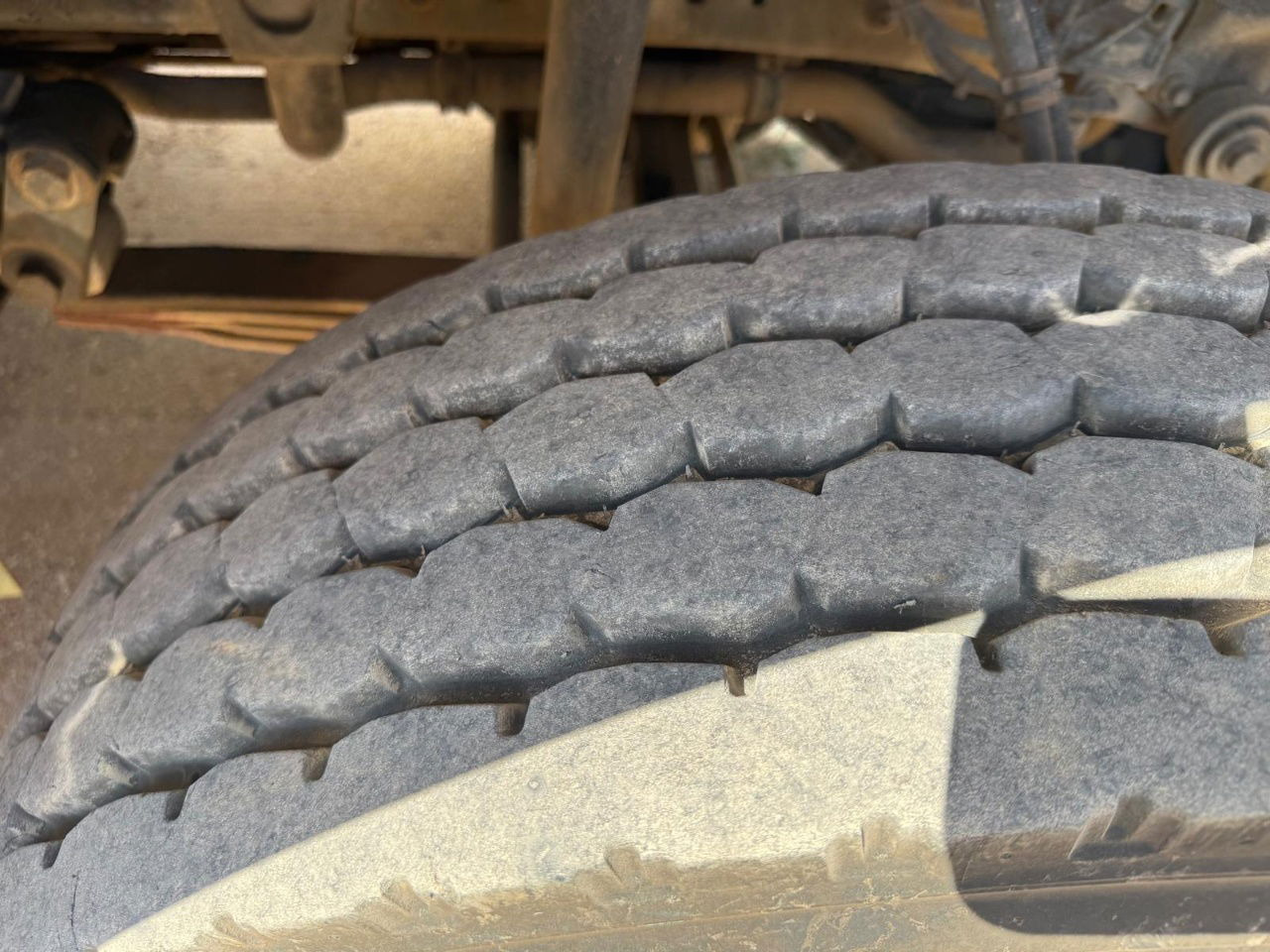 Tipper Mercedes-Benz Actros 4448 10x4 mulda tipper - euro 5 - lifting axle: picture 8 Tipper Mercedes-Benz Actros 4448 10x4 mulda tipper - euro 5 - lifting axle: picture 8