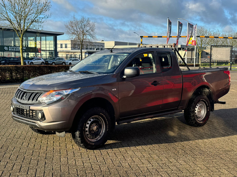 Mitsubishi L200 4*4 airco - Pickup truck: picture 2 Mitsubishi L200 4*4 airco - Pickup truck: picture 2