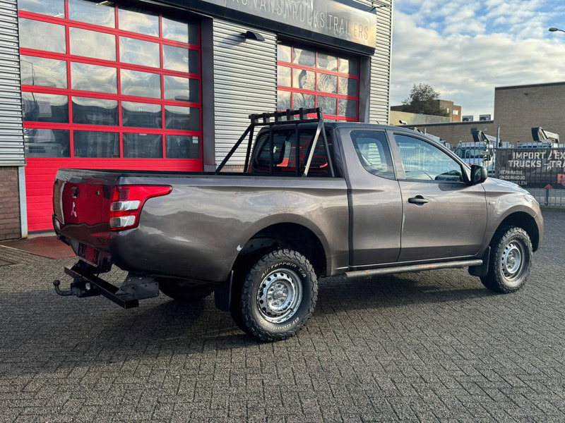 Mitsubishi L200 4*4 airco - Pickup truck: picture 5 Mitsubishi L200 4*4 airco - Pickup truck: picture 5