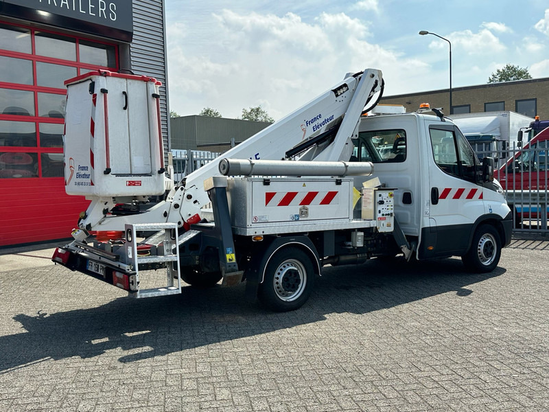 Iveco Daily 35S14 APK 10-07-2026 14 meter, 4x stamped, 413 working hours - Van: picture 4 Iveco Daily 35S14 APK 10-07-2026 14 meter, 4x stamped, 413 working hours - Van: picture 4