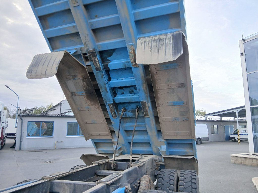 Tipper Iveco 410T50 8x4 S1 EURO 6: picture 10