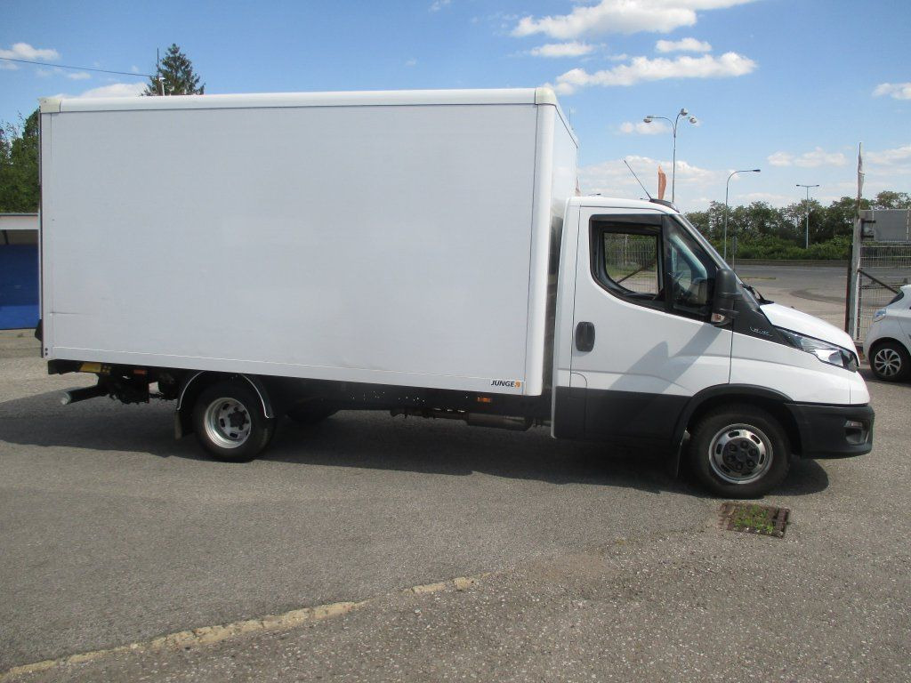 Iveco Daily 35C16 - Box van: picture 4 Iveco Daily 35C16 - Box van: picture 4
