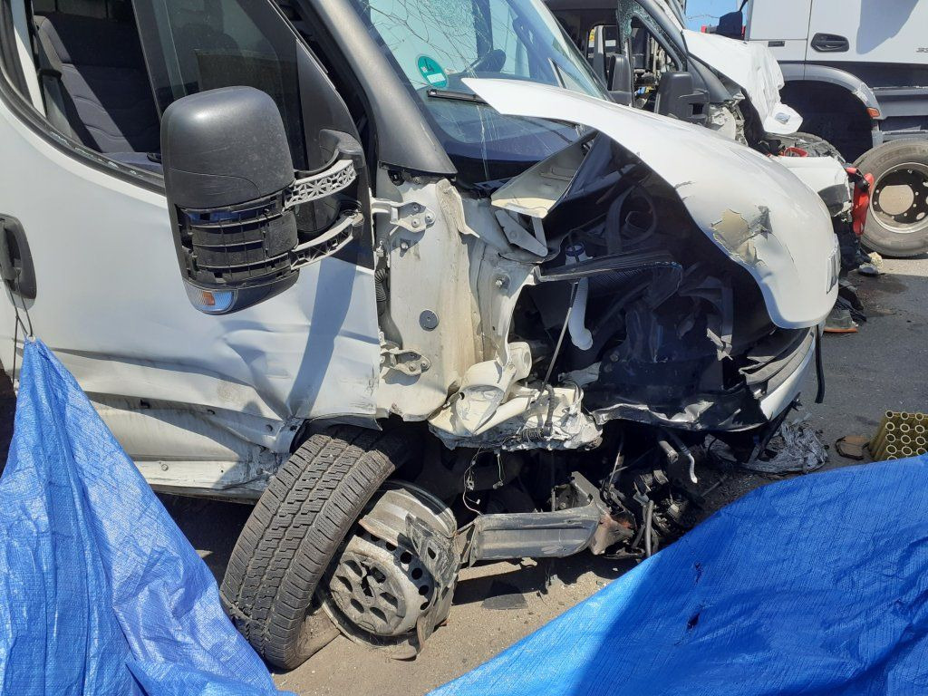 Iveco Daily 35S16 mit LBW DAMAGED - Box van: picture 3 Iveco Daily 35S16 mit LBW DAMAGED - Box van: picture 3