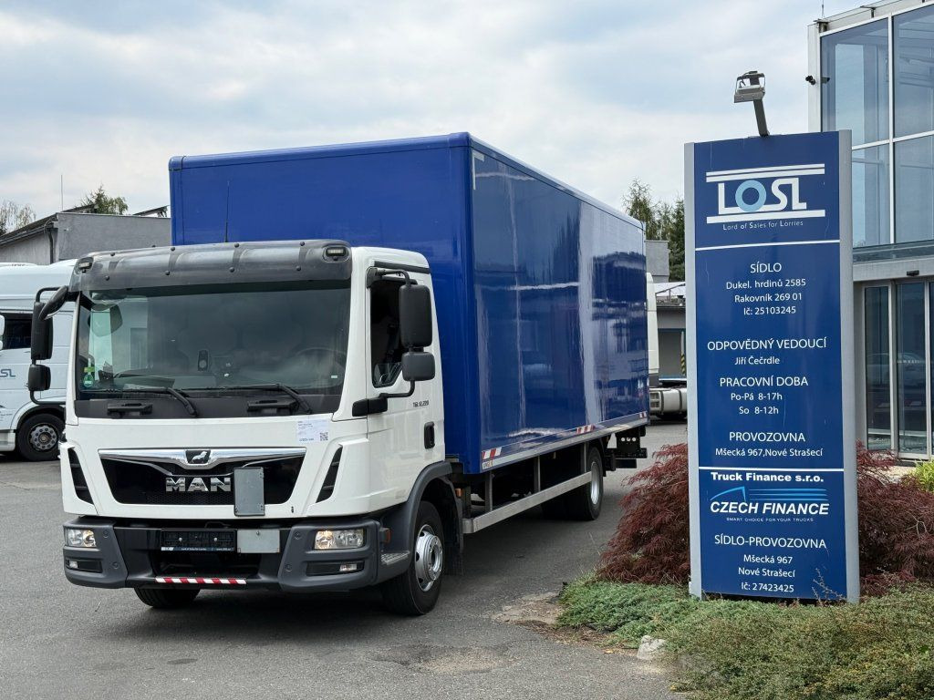MAN TGL12.220 EURO 6 - Box truck: picture 1 MAN TGL12.220 EURO 6 - Box truck: picture 1
