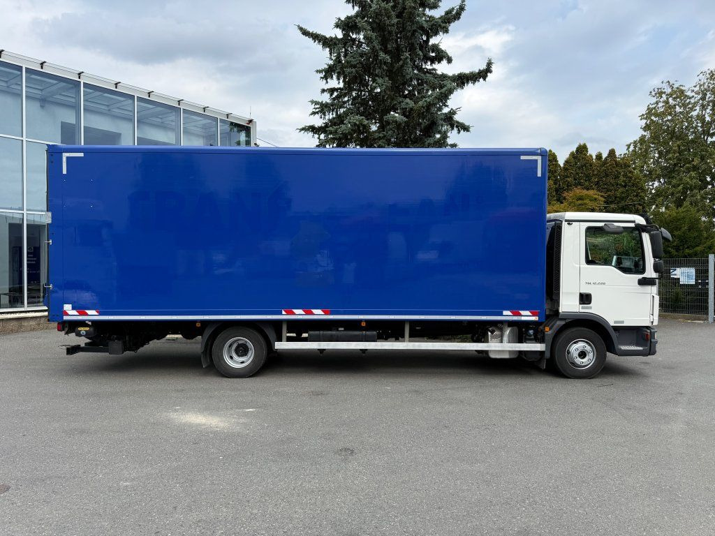 MAN TGL12.220 EURO 6 - Box truck: picture 3 MAN TGL12.220 EURO 6 - Box truck: picture 3