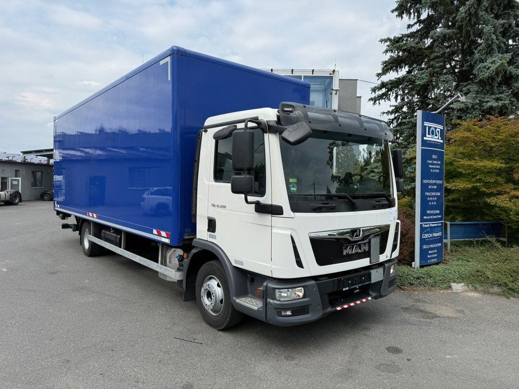 MAN TGL12.220 EURO 6 - Box truck: picture 2 MAN TGL12.220 EURO 6 - Box truck: picture 2