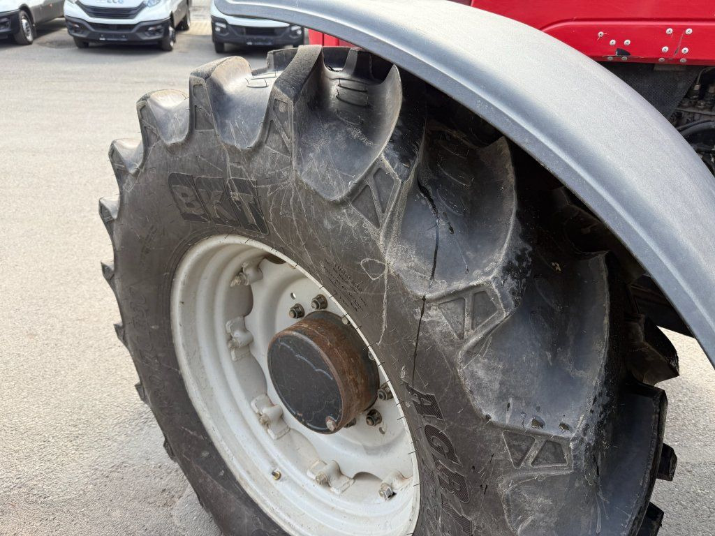 Farm tractor Massey Ferguson MF8260: picture 7