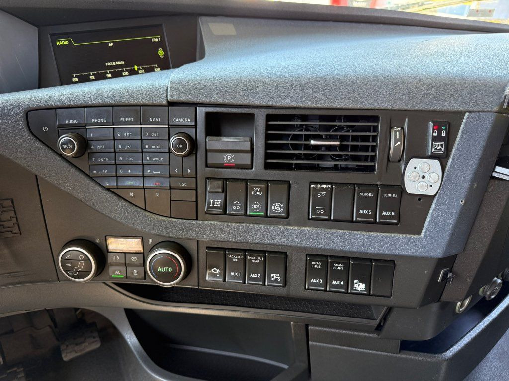 Log truck, Crane truck Volvo FH 16 750 6x4 + Fliegl: picture 19 Log truck, Crane truck Volvo FH 16 750 6x4 + Fliegl: picture 19