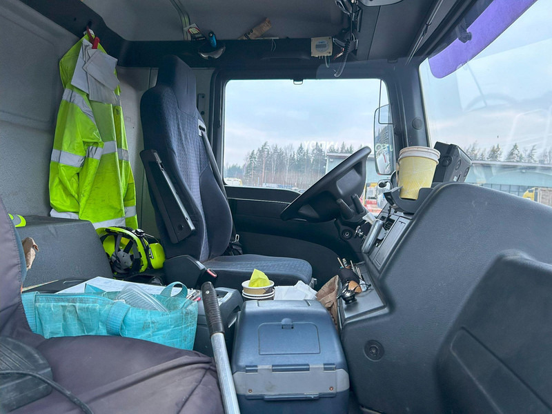 Interior photo 1: Cable system truck MAN TGA 35.400 8X4-4BL