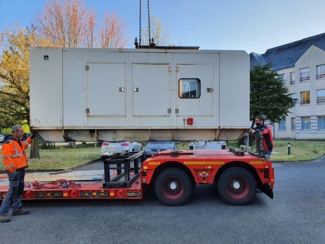 330 kVa Fg Wilson Perkins 2006 TWG2 - Generator set: picture 1 330 kVa Fg Wilson Perkins 2006 TWG2 - Generator set: picture 1