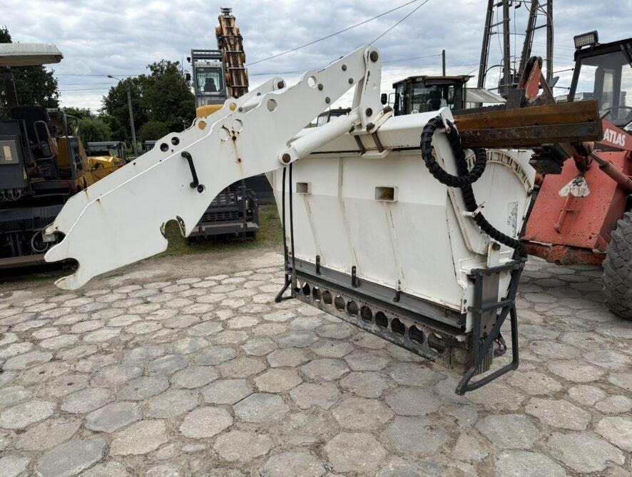 Bomag BW174 - Sand/ Salt spreader for Municipal/ Special vehicle: picture 2 Bomag BW174 - Sand/ Salt spreader for Municipal/ Special vehicle: picture 2
