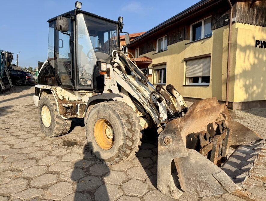 CAT 906 - Wheel loader: picture 2 CAT 906 - Wheel loader: picture 2