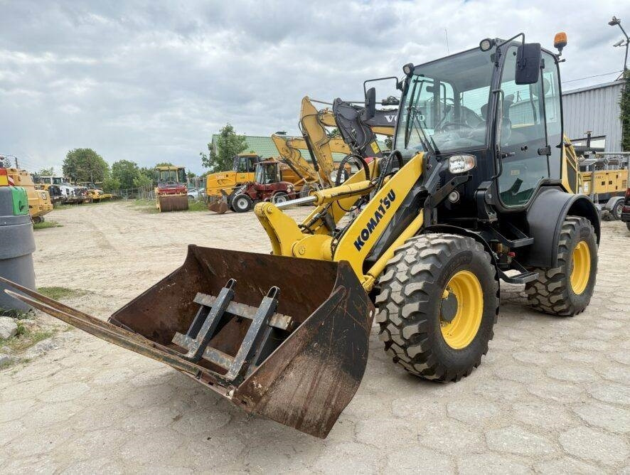 Komatsu WA80M-7 - Wheel loader: picture 3 Komatsu WA80M-7 - Wheel loader: picture 3
