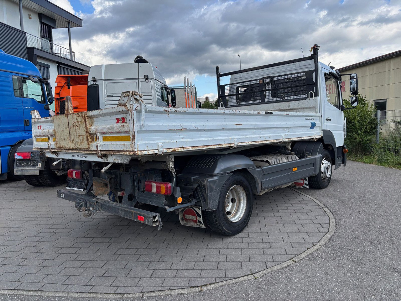 Mercedes-Benz 821 Meiller Kipper/Klima/Tempomat/Spur/Blatt - Tipper: picture 4 Mercedes-Benz 821 Meiller Kipper/Klima/Tempomat/Spur/Blatt - Tipper: picture 4