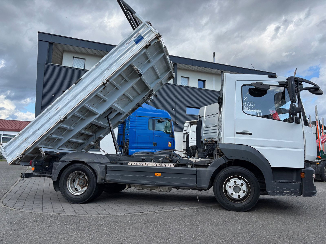 Mercedes-Benz 821 Meiller Kipper/Klima/Tempomat/Spur/Blatt - Tipper: picture 1 Mercedes-Benz 821 Meiller Kipper/Klima/Tempomat/Spur/Blatt - Tipper: picture 1