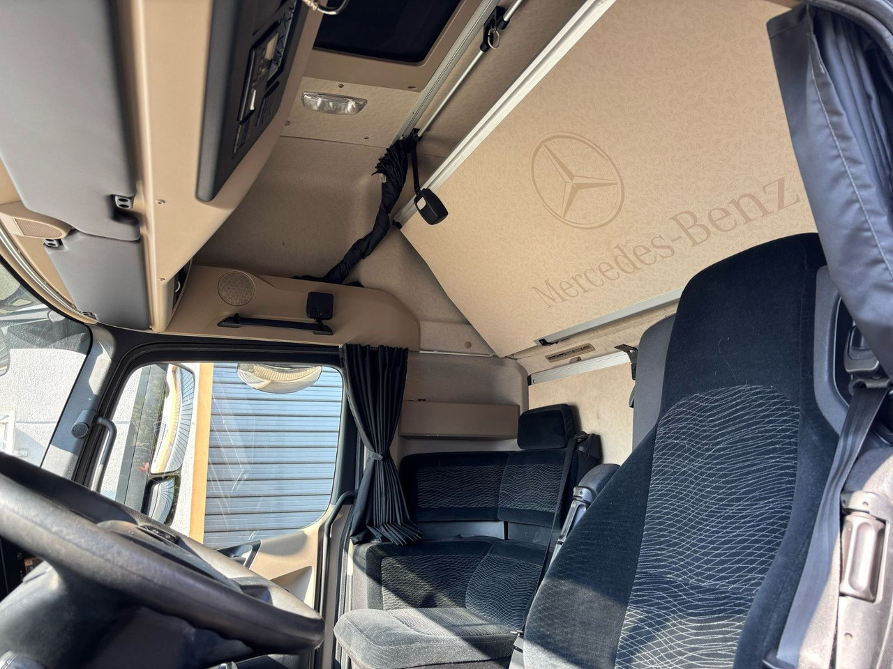 Tractor unit Mercedes-Benz Actros 1851 Retarder/Luft/Klima: picture 6