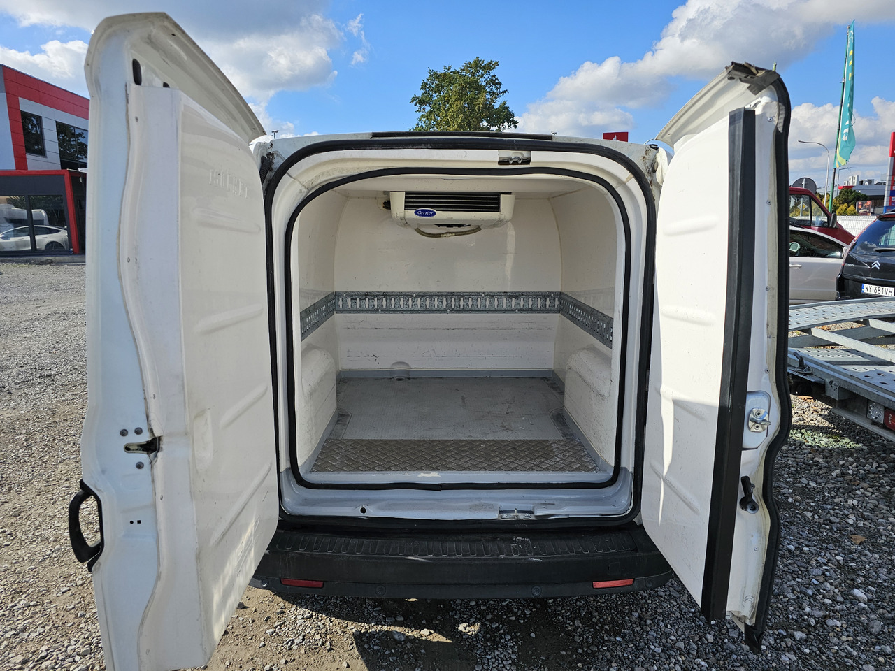 Fiat Doblo chlodnia mroznia carrier +230v - 18 C euro5 - Refrigerated van: picture 2 Fiat Doblo chlodnia mroznia carrier +230v - 18 C euro5 - Refrigerated van: picture 2
