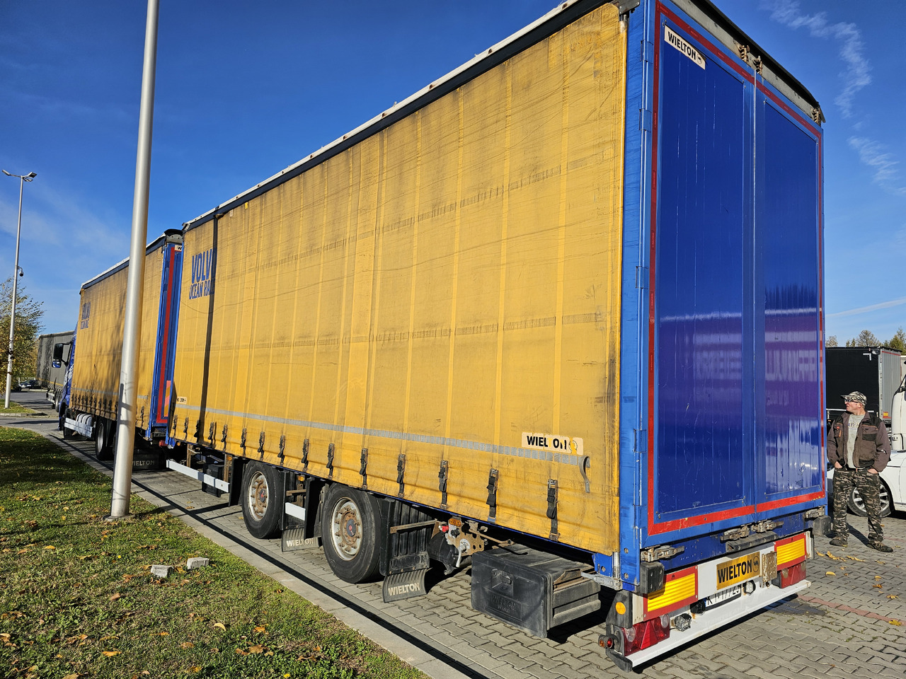 VOLVO FH460 ZESTAW TANDEM 120 M3 PRZEJAZDOWY + PRZYCZEPA FIRANKA SAF - Curtainsider truck: picture 5 VOLVO FH460 ZESTAW TANDEM 120 M3 PRZEJAZDOWY + PRZYCZEPA FIRANKA SAF - Curtainsider truck: picture 5