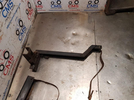 Case 5140, 5120, 5130, Fuel Tank Bracket Kit 1534442c1, 1534445c1 - Fuel tank: picture 4 Case 5140, 5120, 5130, Fuel Tank Bracket Kit 1534442c1, 1534445c1 - Fuel tank: picture 4