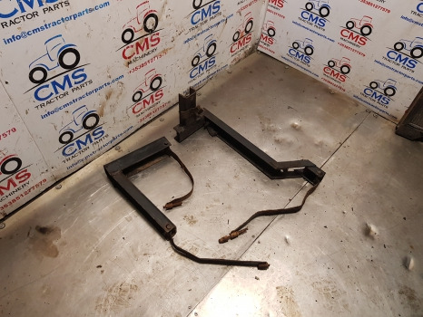 Case 5140, 5120, 5130, Fuel Tank Bracket Kit 1534442c1, 1534445c1 - Fuel tank: picture 2 Case 5140, 5120, 5130, Fuel Tank Bracket Kit 1534442c1, 1534445c1 - Fuel tank: picture 2