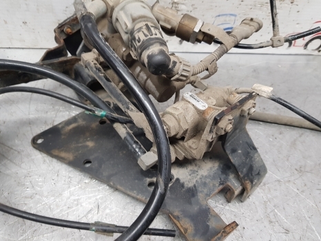 Case New Holland Air Brake Valve Unit 4700152650, 97350009570, 82016341 84157669 - Brake valve for Farm tractor: picture 5 Case New Holland Air Brake Valve Unit 4700152650, 97350009570, 82016341 84157669 - Brake valve for Farm tractor: picture 5