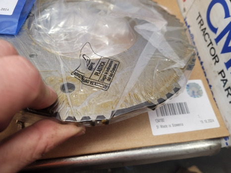 Brake disc Claas Arion 640 Carraro 20.25 Si Front Axle Brake Plate Kit 64212, 0011469130: picture 7 Brake disc Claas Arion 640 Carraro 20.25 Si Front Axle Brake Plate Kit 64212, 0011469130: picture 7