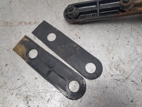 Door and parts for Farm tractor Claas Axos 310, 320, 330, 340 Cab Door Hinge Lhs Bottom 117825548; 0011377560: picture 6