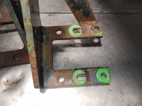 Fender Deutz Agrotron Series 135, 120, 150, 6.05, 6.30 Ser Front Mudguard Bracket Kit 04416250: picture 6