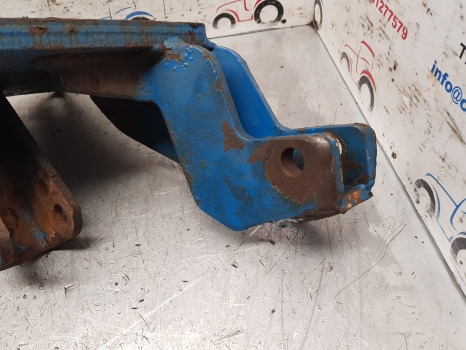 Ford 40 Series 5640, 6640, 7840, 8240, 8340 Lift Assistor Bracket Lhs 82031397 - Hydraulics: picture 5 Ford 40 Series 5640, 6640, 7840, 8240, 8340 Lift Assistor Bracket Lhs 82031397 - Hydraulics: picture 5